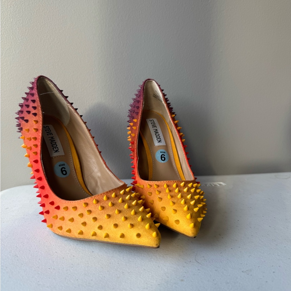 Steve Madden Yellow and Red Spiked Heels Sz 6